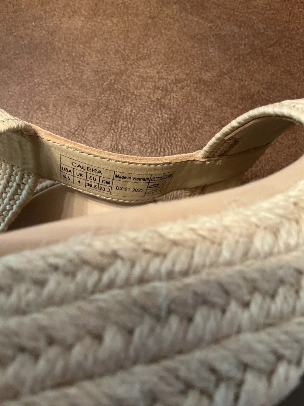 NWOB Pair of Vionic Comfort Sandals Espadrille in Metallic GOLD and Sand Sz 6.5